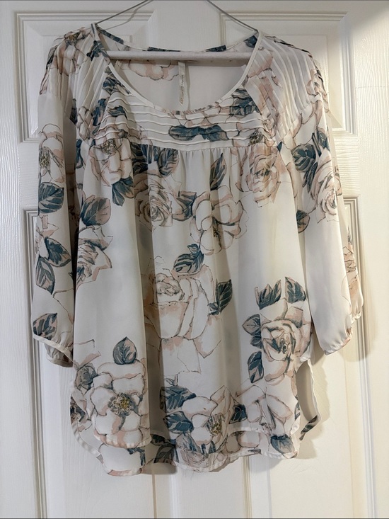 LC Lauren Conrad Tops - LC Lauren Conrad Cream Floral Pleated Yoke Blouse Medium